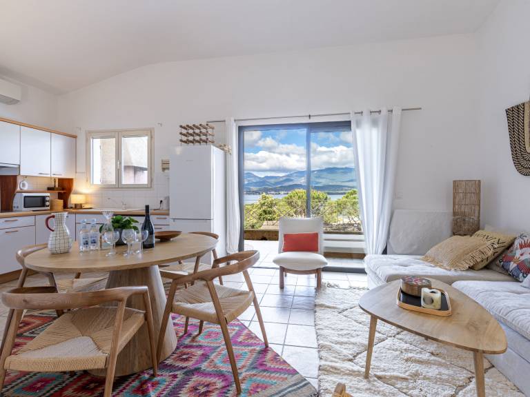 Nice apartment with yard, barbeque & patio | Sea view | Pets are welcome — photo 2