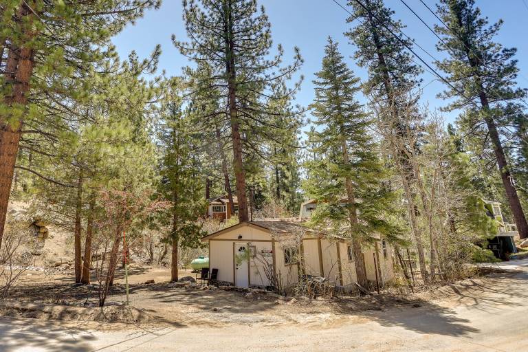< 1 Mi to Big Bear Lake: Fawnskin Cottage w/ Grill — photo 3
