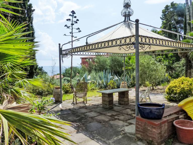 Holiday apartment with patio, yard & pool | Sea view | Pets are welcome — photo 3