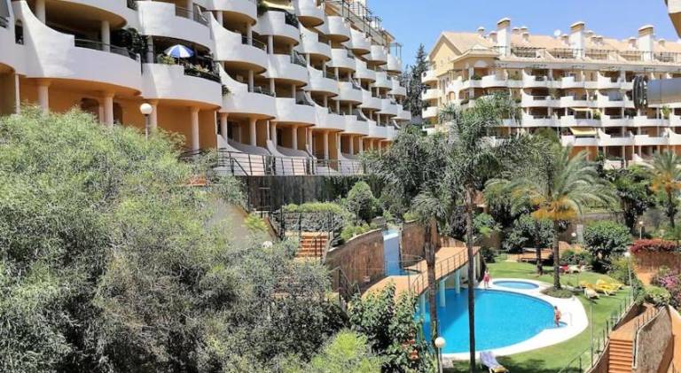 Fully equipped lovely holiday apartment with private pool, patio & yard | Suitable for remote work | Pet-friendly — photo 4
