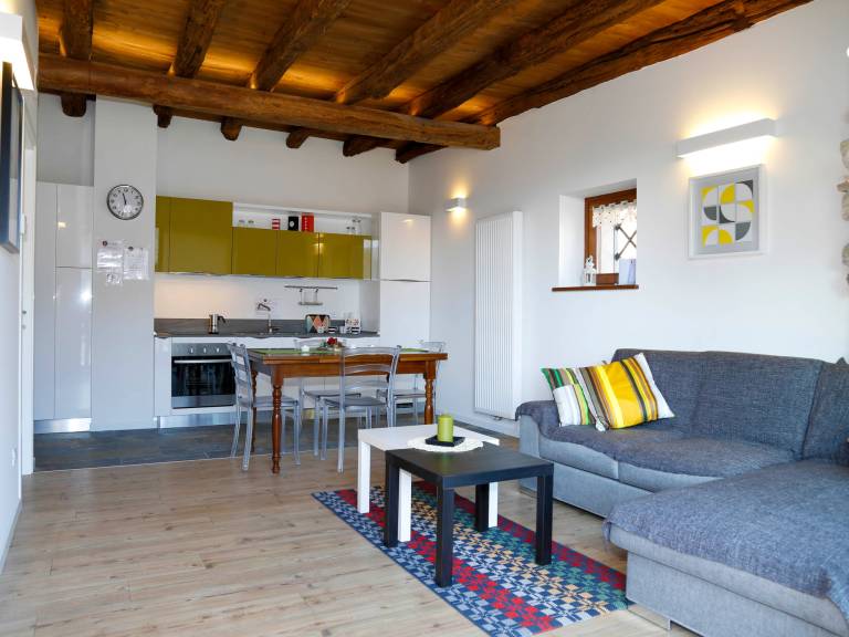 Apartment with garden — photo 4