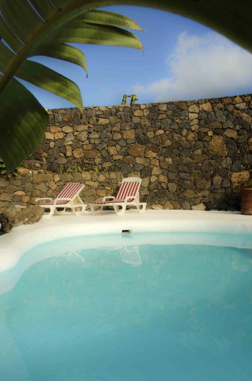 House with yard, private pool & grill — photo 5