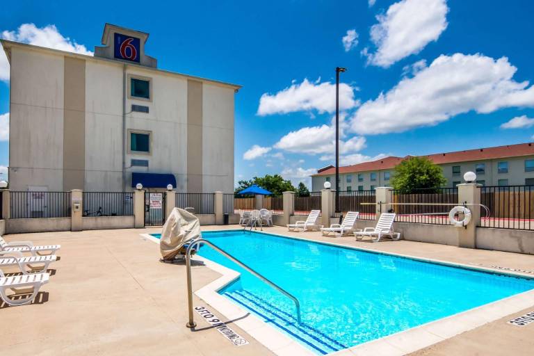 Motel 6 Cleburne, TX in Cleburne, TX