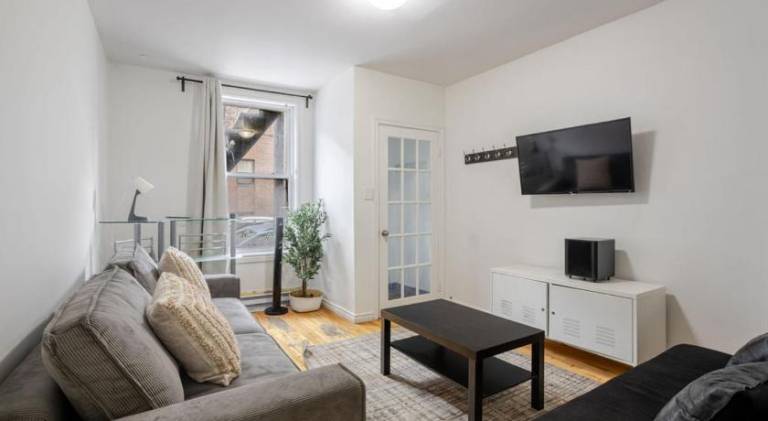 Nice holiday apartment | Suitable for remote work | Pet-friendly in Montréal, QC