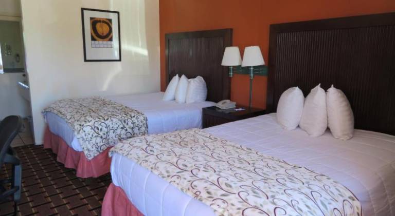 Royal Crest Inn Medford — photo 2