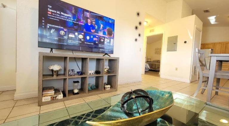House with 2 rooms for 8 persons in Gainesville, FL