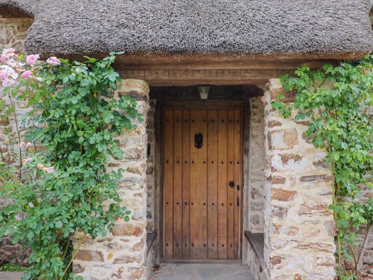 Family-oriented cottage with garden & hot tub | Pets allowed — photo 5