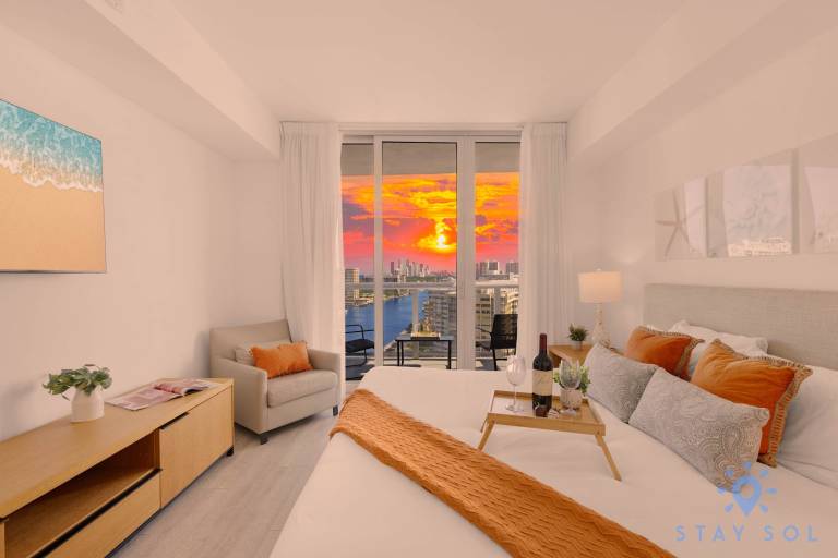 Amazing 1BR Apt View Balcony Pool Gym