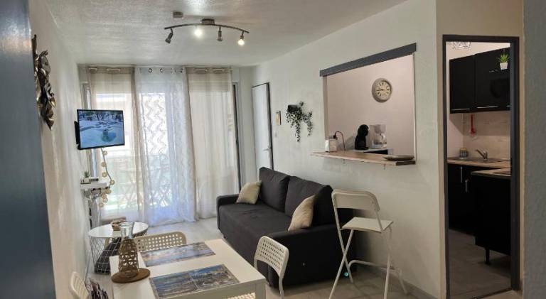 Rental apartment with terrace — photo 2