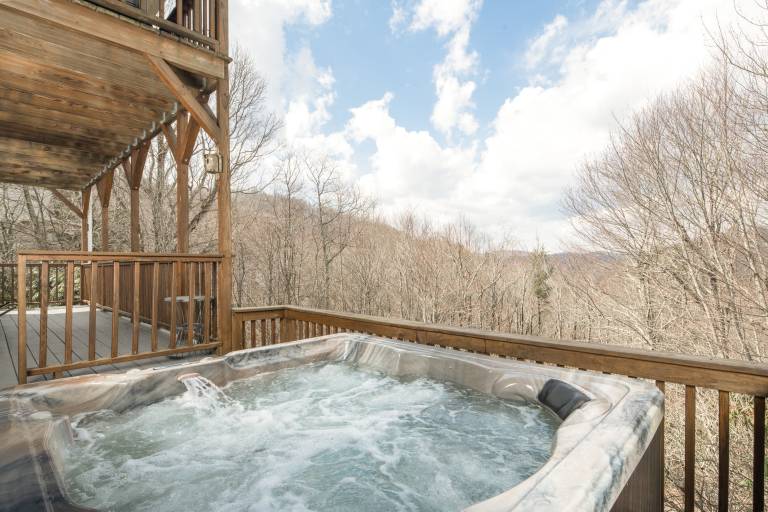 Cabin with jacuzzi & grill | Mountain view — photo 2