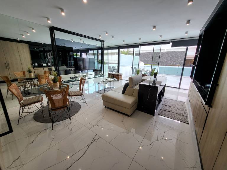 Apartment with terrace, garden & pool — photo 4
