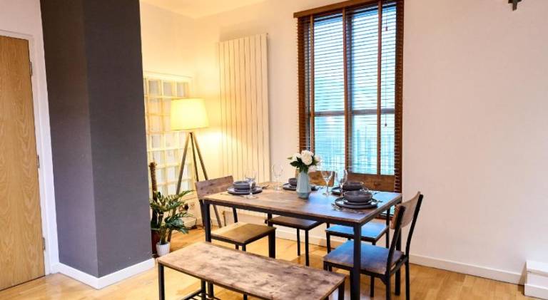 Fully equipped pleasant house | Next to Manchester Town Hall | Suitable for remote work | Pets allowed — photo 2