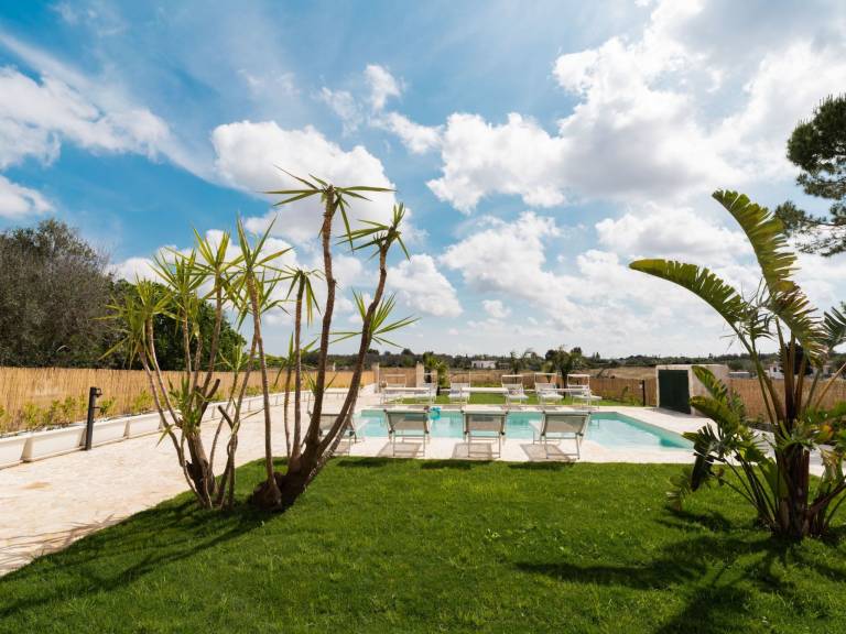 Vacation home with barbecue, private pool & garden — photo 3