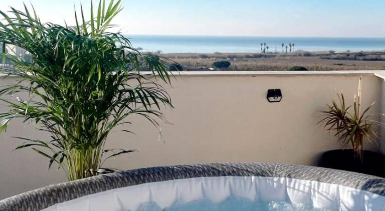 Fully equipped pleasant apartment with yard, barbecue & jacuzzi | Close to the beach | Dogs allowed — photo 3