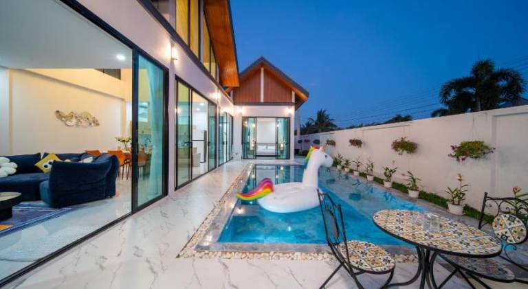 Villa with hot tub & pool — photo 5
