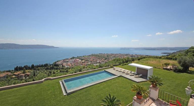 Children-friendly villa with terrace, barbecue & private pool | Dogs allowed — photo 4