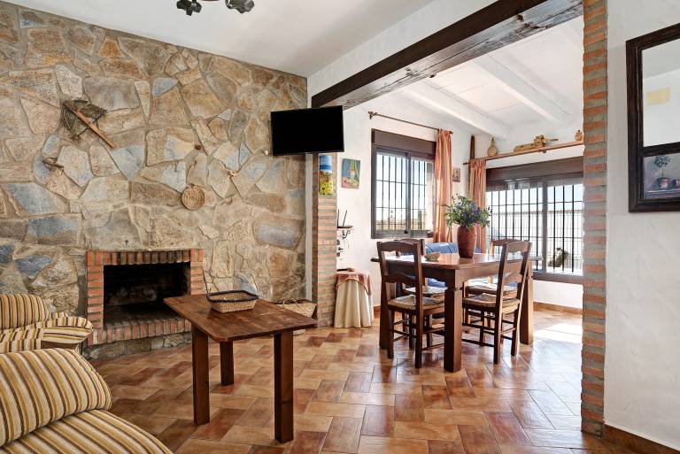 Family-friendly beautiful vacation home with terrace, barbecue & private pool | Garden view | Pets allowed — photo 5