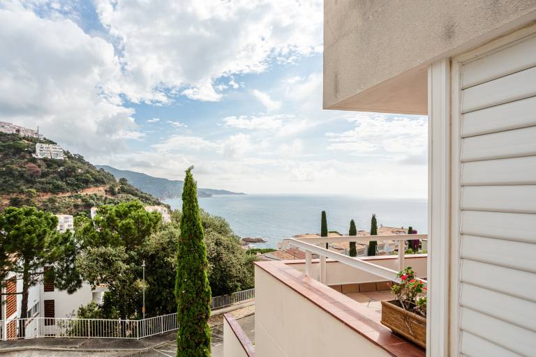 Fully equipped wonderful holiday apartment with terrace | Mountain view | Close to the beach | Pets allowed — photo 4