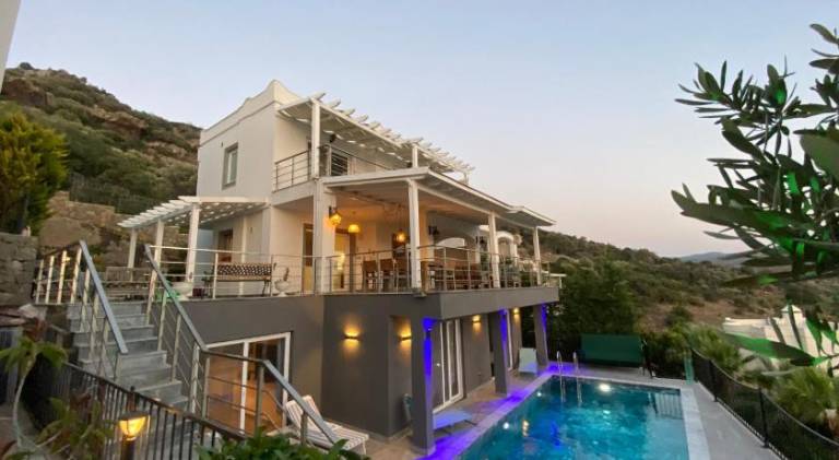 Villa with garden, private pool & patio | Good for workation — photo 3