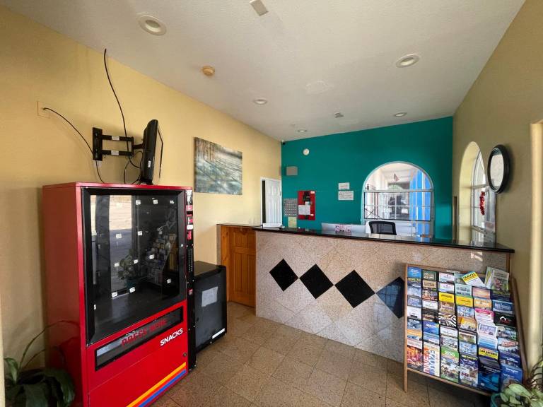 Deluxe Inn & Suites Corpus Christi I 37 — photo 3