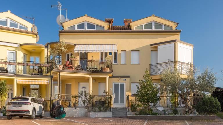 Rental apartment with terrace | Pets are welcome in Tar-Vabriga