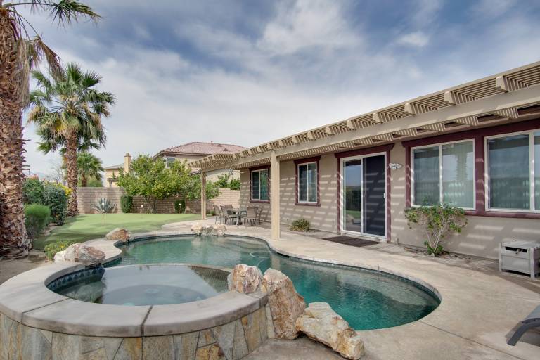 Indio Getaway w Private Pool & Putting Green