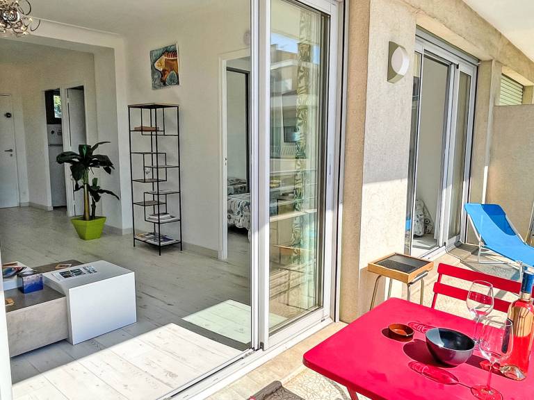 Rental apartment with BBQ & terrace — photo 4