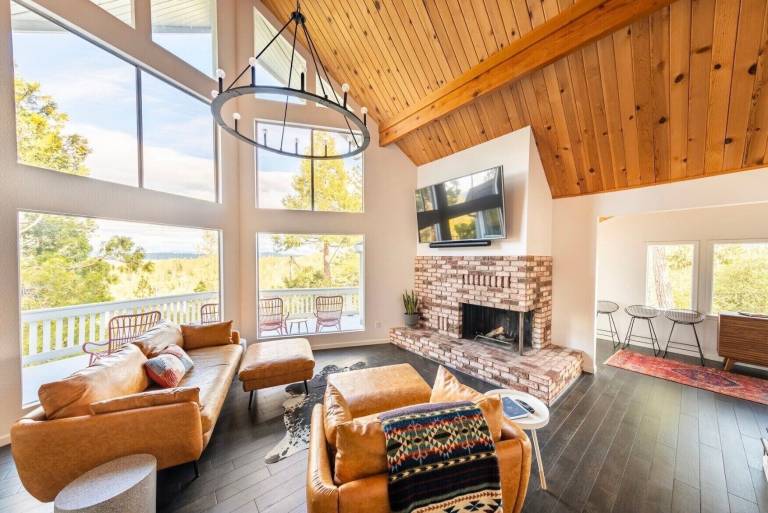Chalet Groveland