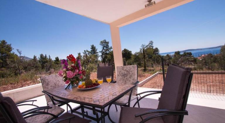 Villa with 2 rooms for 4 persons — photo 2
