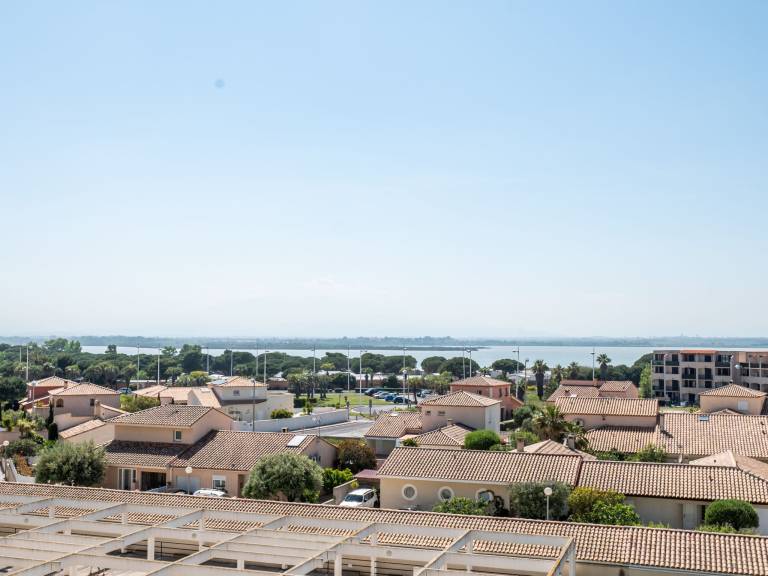 Wonderful rental apartment with patio | Mountain view | Close to the beach | Pets allowed — photo 2