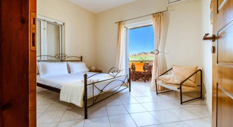 Apartment with terrace in Chania