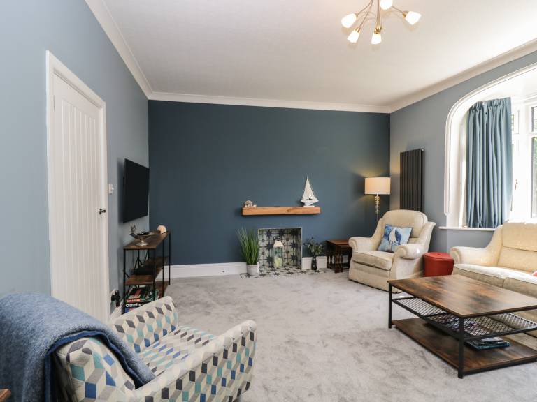Cottage with yard | Beach view — photo 3