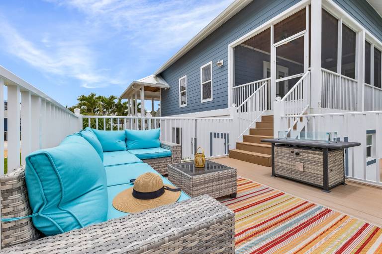 House with private pool & grill — photo 2
