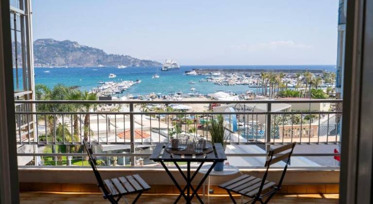 Rental apartment | Beach nearby | Pets allowed in Giardini Naxos