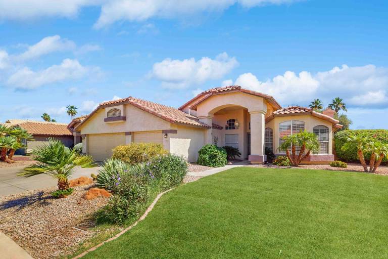 Private Pool Yard & Pool Table Avondale Abode