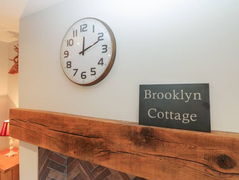 Pleasant cottage with yard | Pets allowed — photo 5