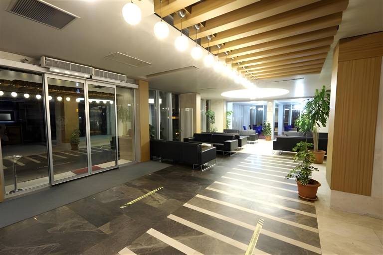 HALLEY OTEL in Menderes