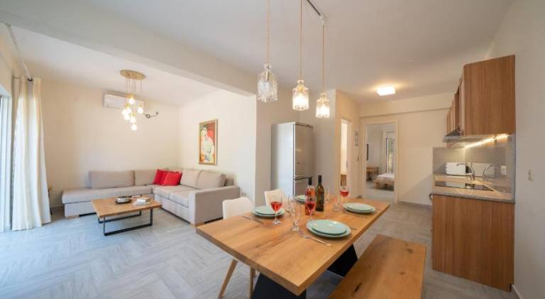 Rental apartment with yard, patio & pool | Pets are welcome — photo 3