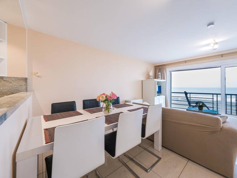 Fully equipped apartment with patio | Sea view | Next to the beach | Pets are welcome — photo 5