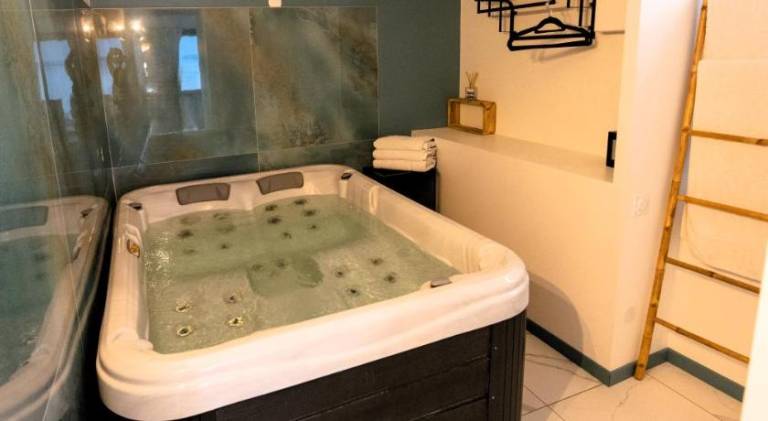 House with hot tub | Dogs allowed — photo 3