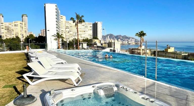 Rental apartment with pool & hot tub | Next to the beach | Dogs allowed in Benidorm