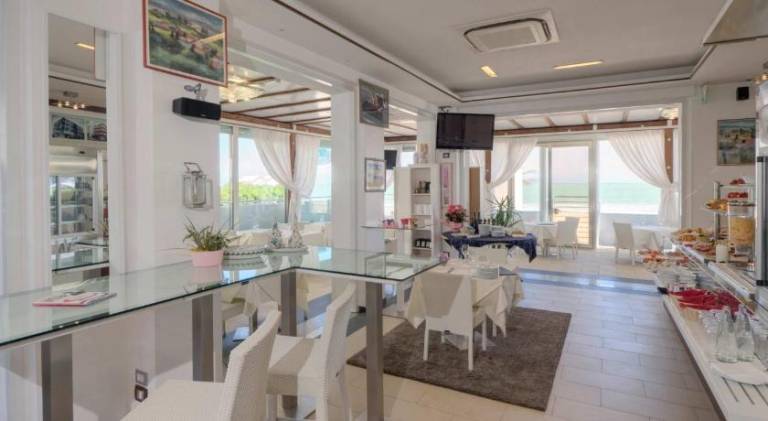 Serviced apartment with terrace | Beach nearby | Perfect for remote work | Pet-friendly — photo 3