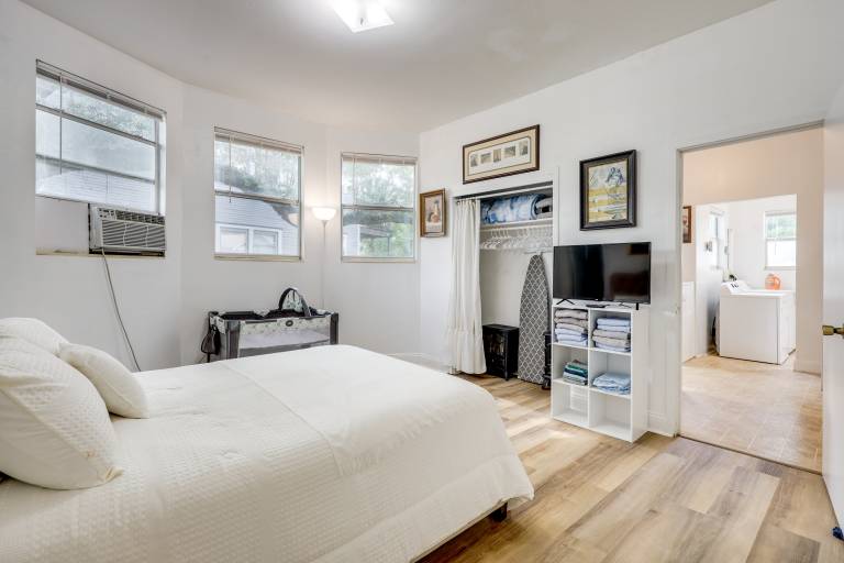 Steps to Food & Shops: Cozy Condo in Jacksonville! — photo 2