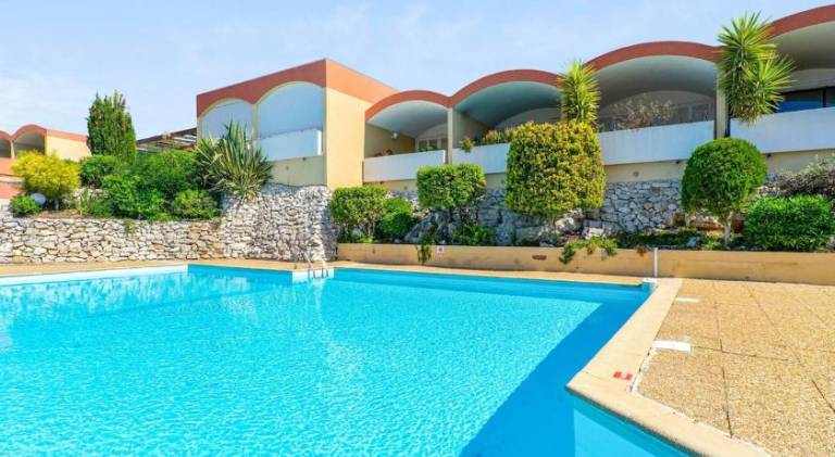 Fully equipped rental apartment with pool | Pets allowed — photo 3