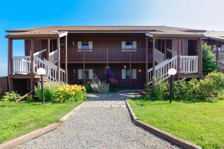 Mtn Views & Pool Access Lake Memphremagog Condo