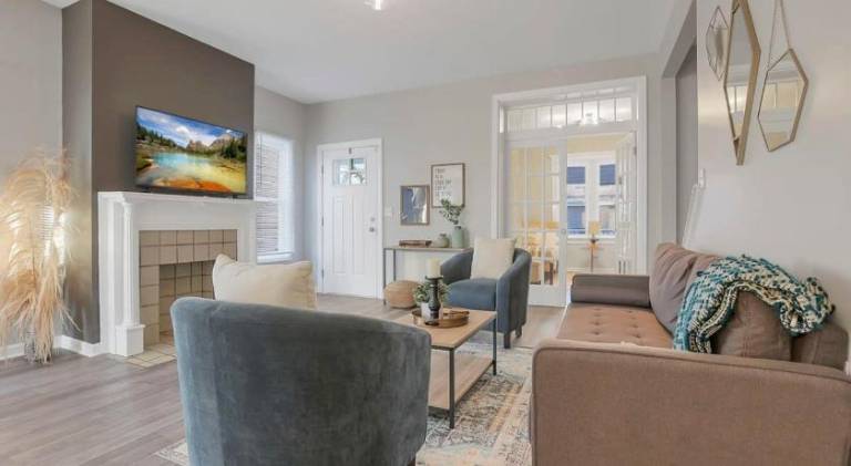House with yard | Perfect for remote work | Pet-friendly in Franklin, OH