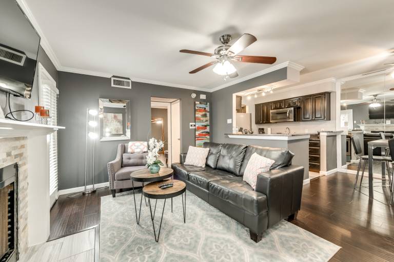 Rental apartment with pool in Irving, TX