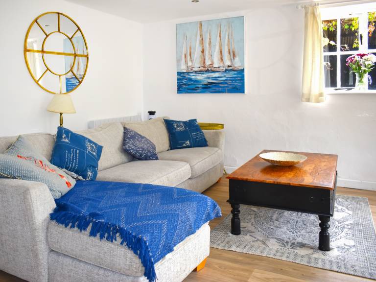 Cottage with yard, jacuzzi & barbeque — photo 3