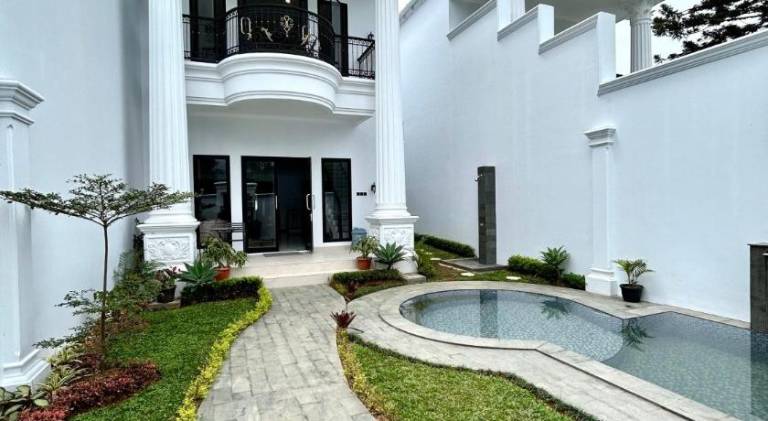 250 m&sup2; Villa