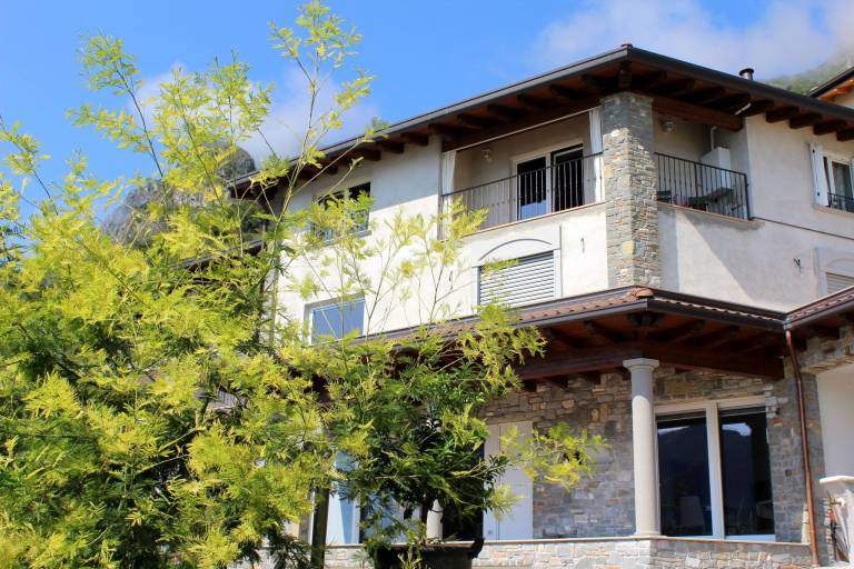 Appartamento Solto collina